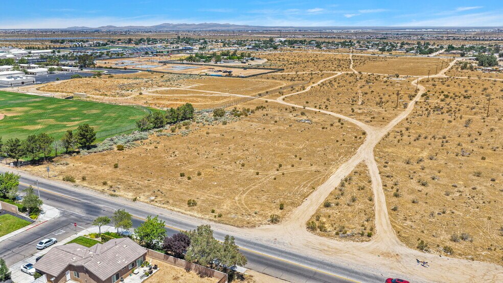 13702 Del Cerro st, Victorville, CA à vendre - Photo du bâtiment - Image 3 de 11