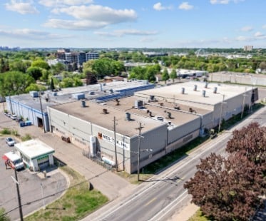 2639 2nd St NE, Saint Anthony, MN à vendre - Photo du bâtiment - Image 1 de 5