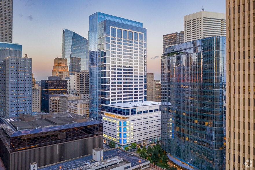 1000 Main St, Houston, TX à louer - Photo du bâtiment - Image 1 de 55
