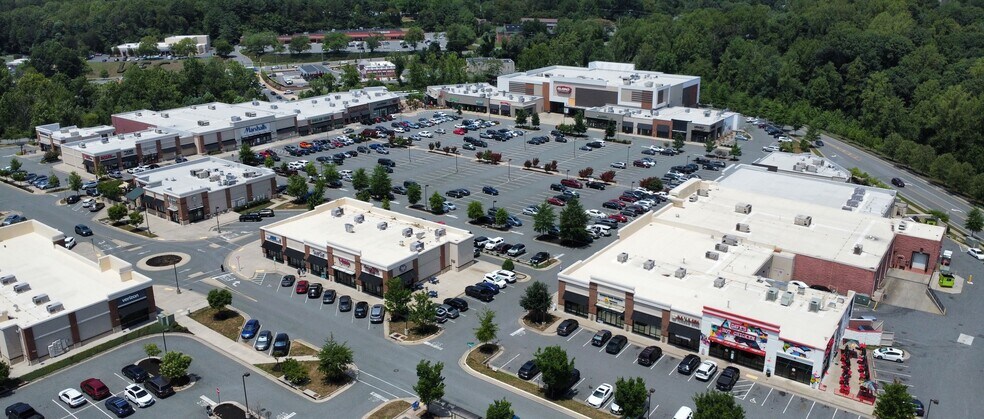 5th St, Charlottesville, VA à louer - Photo du bâtiment - Image 1 de 39