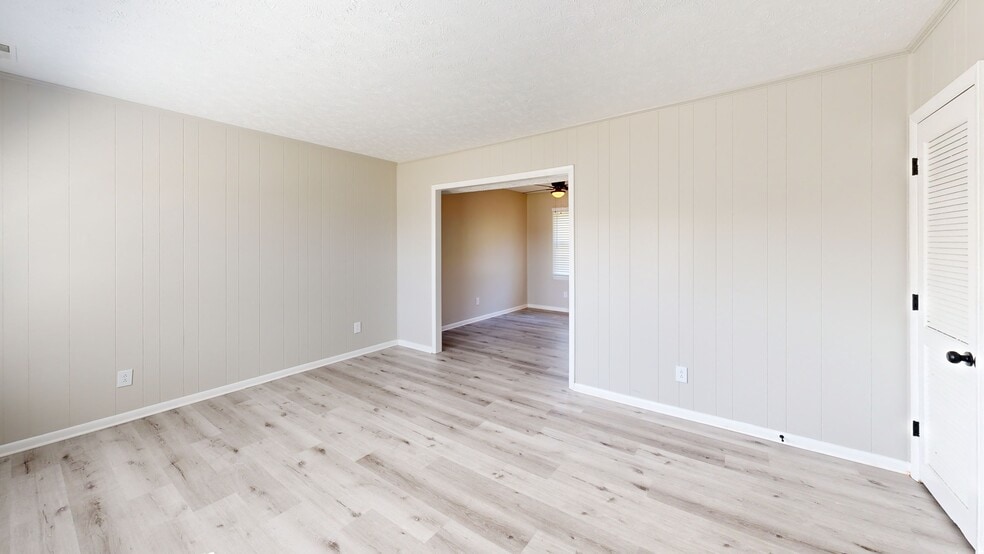 704 Windy Hill Cir, Fayetteville, NC for sale - Matterport 3D Scan - Image 3 of 43