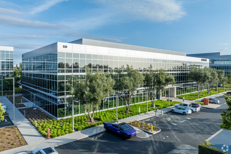 530 Technology Dr, Irvine, CA à louer - Photo du bâtiment - Image 3 de 44