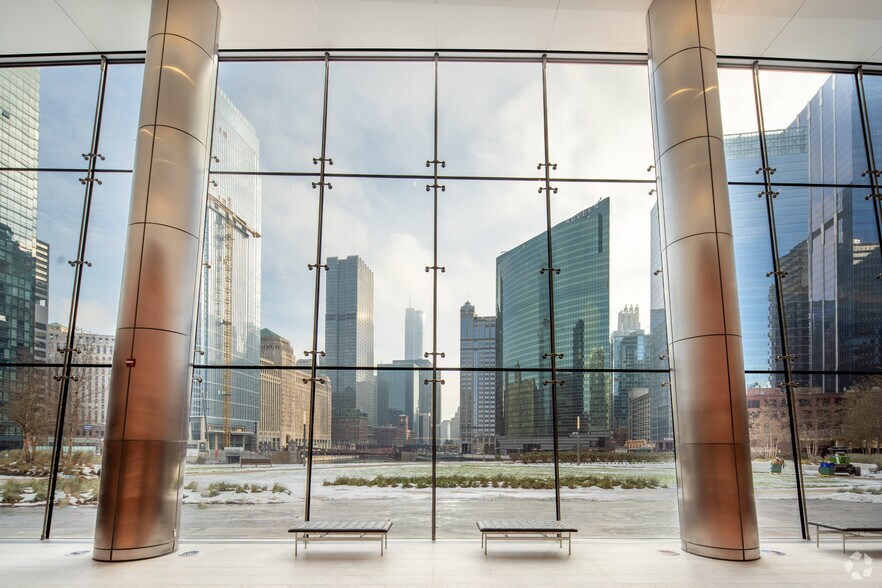 444 W Lake St, Chicago, IL for lease - Lobby - Image 2 of 5