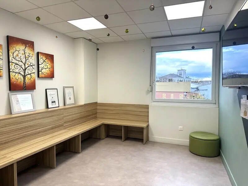 Bureau dans Décines-Charpieu à louer Photo intérieure- Image 1 de 18