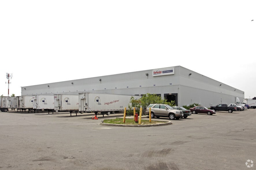 6975 Menkes Dr, Mississauga, ON à vendre - Photo du bâtiment - Image 2 de 2
