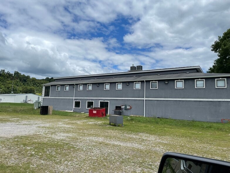 Receivership Portfolio in KY, WV, OH portfolio of 2 properties for sale on LoopNet.ca - Building Photo - Image 3 of 17