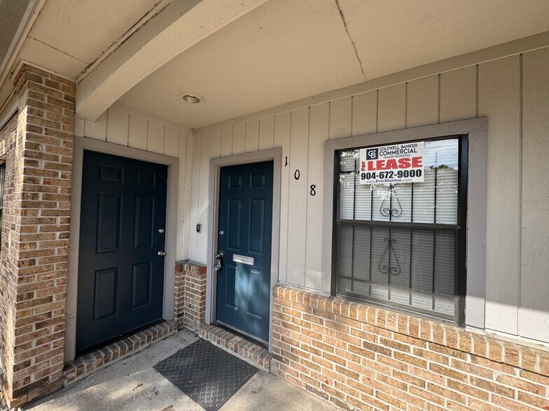 550 Balmoral Cir N, Jacksonville, FL à louer - Photo du bâtiment - Image 3 de 24