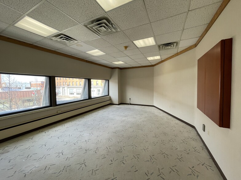 511 Ashmun St, Sault Sainte Marie, MI for lease - Interior Photo - Image 3 of 11