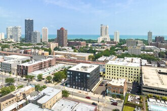 1135 W Winona St, Chicago, IL - AERIAL  map view