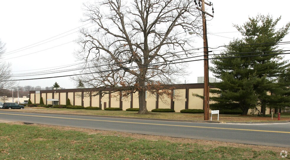777 Brook St, Rocky Hill, CT à louer - Photo du bâtiment - Image 3 de 7