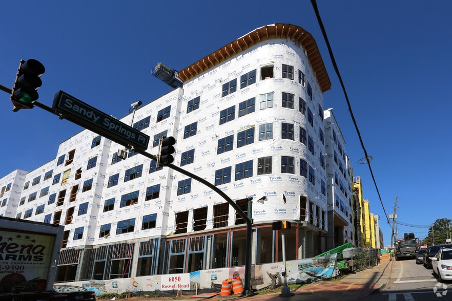 6050 Roswell Rd NE, Sandy Springs, GA for lease - Building Photo - Image 2 of 54