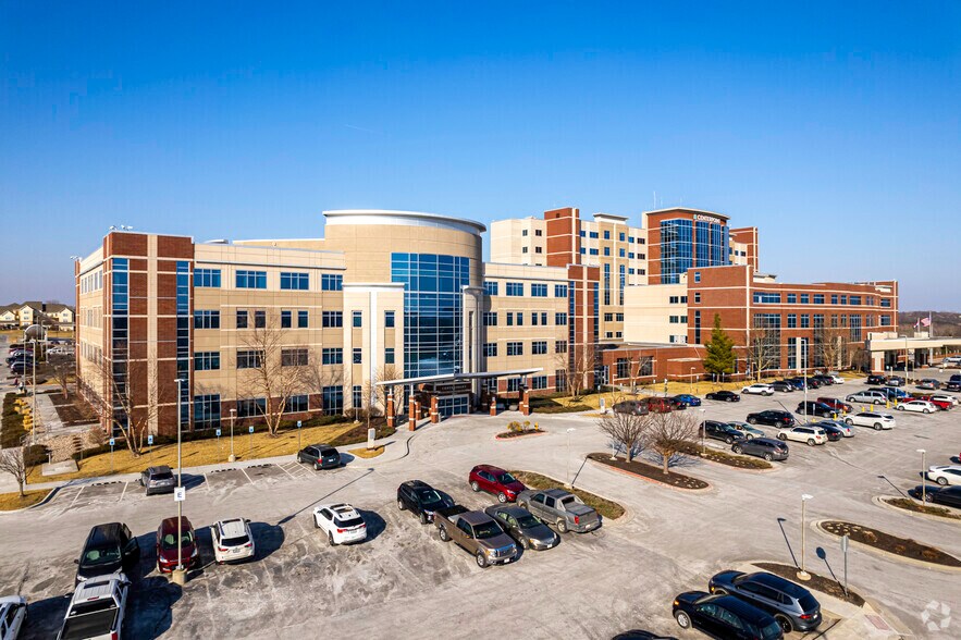 19550 E 39th St, Independence, MO for lease - Primary Photo - Image 1 of 6