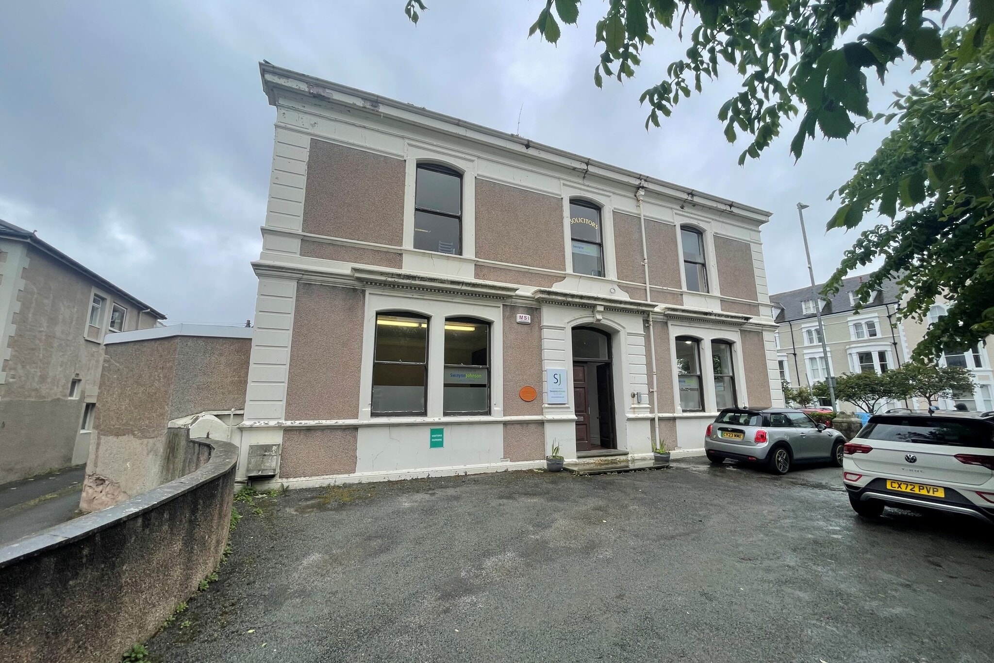 17 Trinity Sq, Llandudno for lease Primary Photo- Image 1 of 2