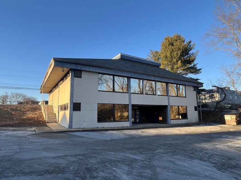 370 Boston Post Rd, Orange, CT à louer - Photo du bâtiment - Image 3 de 13