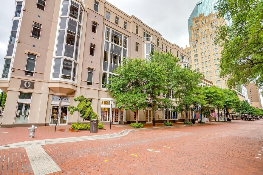 505 Main St, Fort Worth, TX à louer - Photo du bâtiment - Image 3 de 12