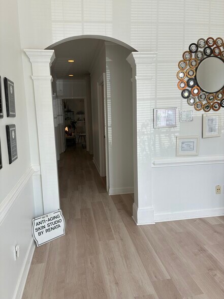 555 Sun Valley Dr, Roswell, GA à louer - Photo intérieure - Image 3 de 17