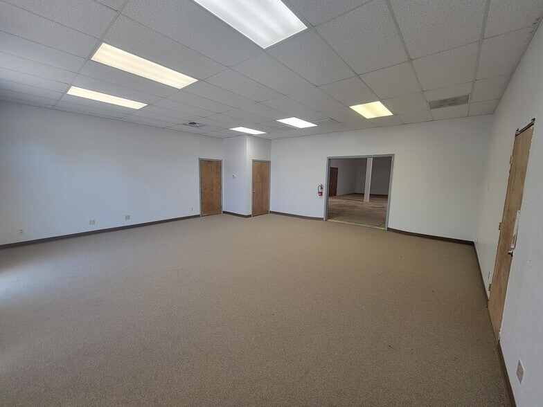 2025-2061 State St, Salem, OR à louer - Photo du bâtiment - Image 3 de 6