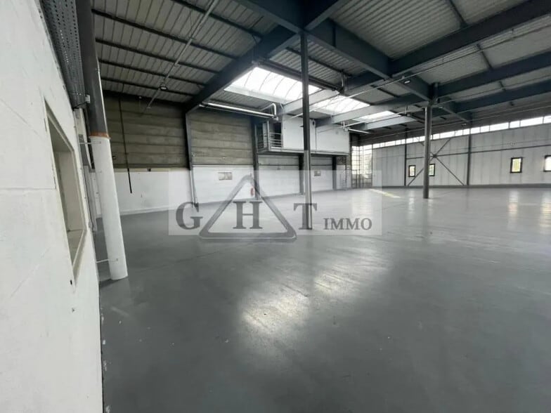 Office in Créteil for lease - Interior Photo - Image 3 of 4