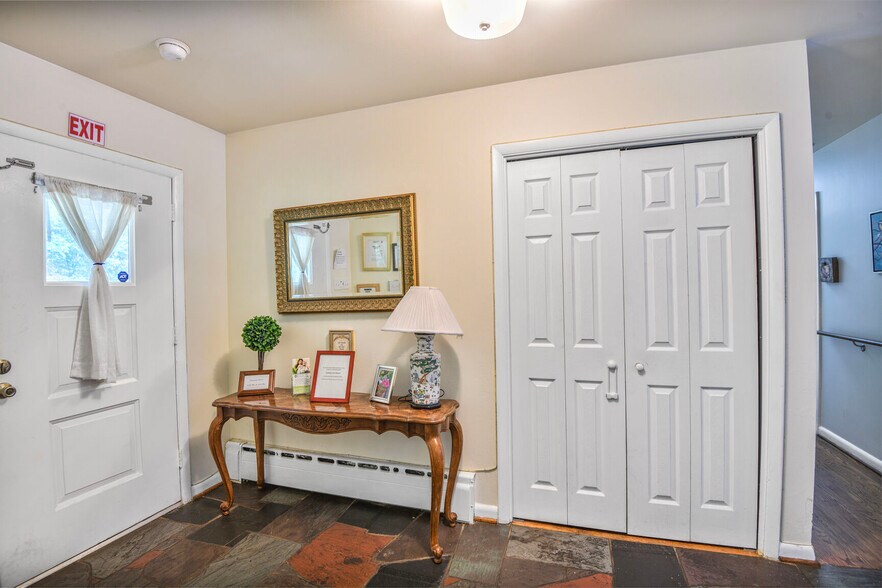 1701 Maydale Dr, Silver Spring, MD à vendre - Photo intérieure - Image 3 de 14