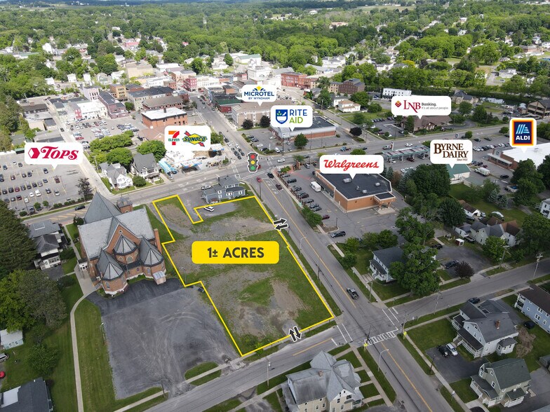 201 Elm St, Penn Yan, NY à louer - Photo du bâtiment - Image 1 de 7