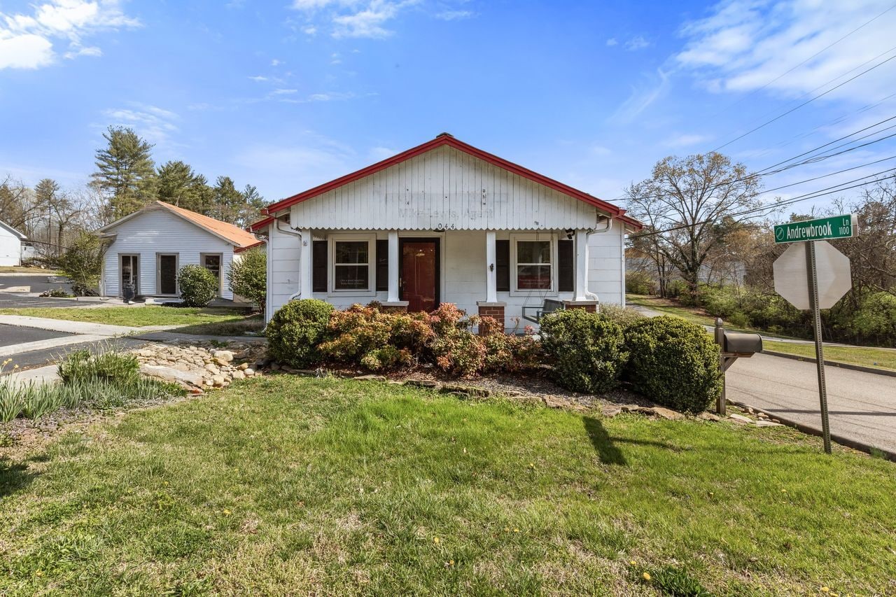 9044 Middlebrook Pike, Knoxville, TN for lease Building Photo- Image 1 of 12