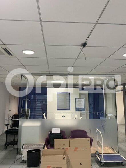Retail in Le Haillan for sale - Interior Photo - Image 2 of 9