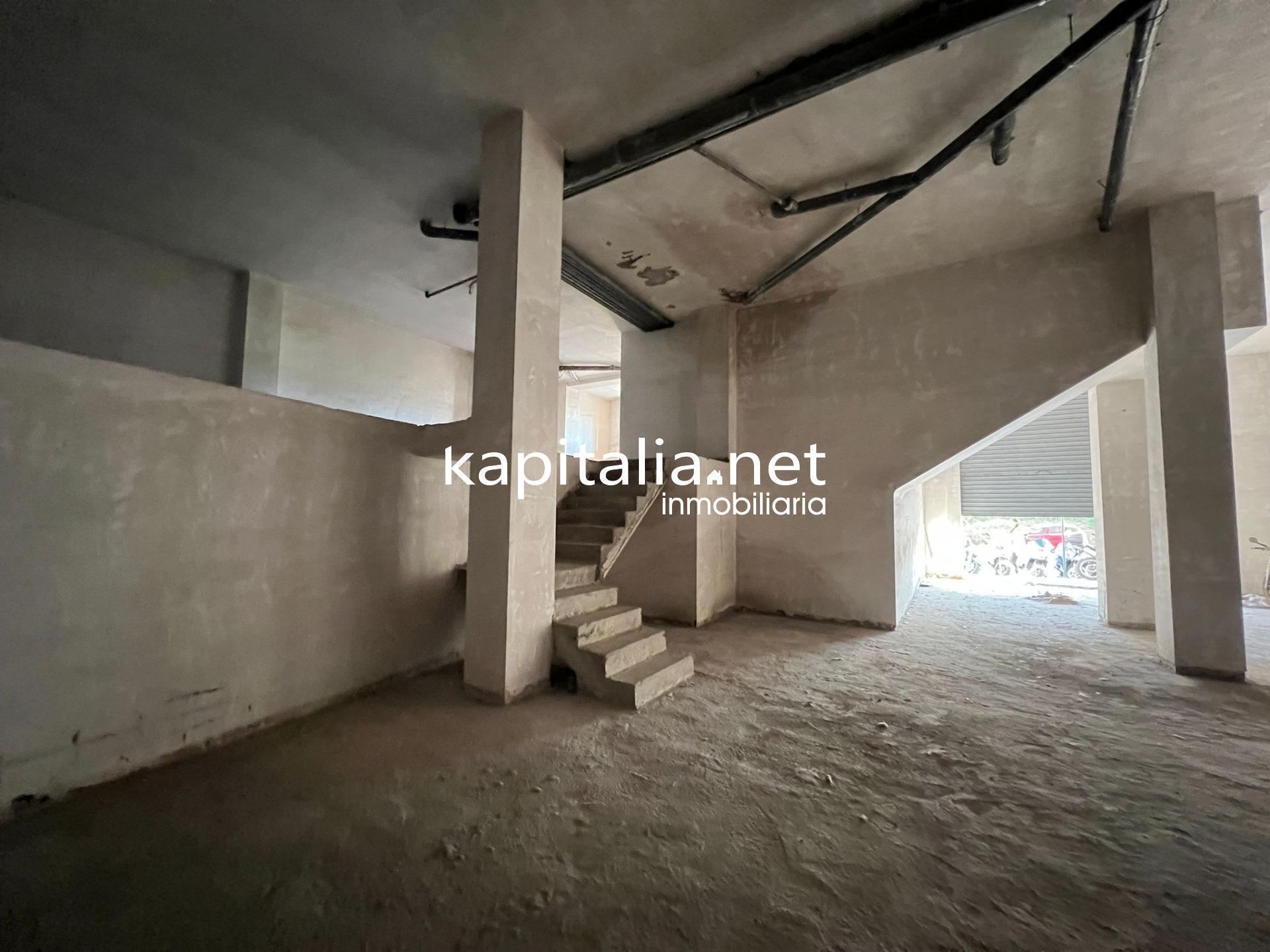 Commerce de détail dans Ontinyent, Valencia à vendre Photo du bâtiment- Image 1 de 8