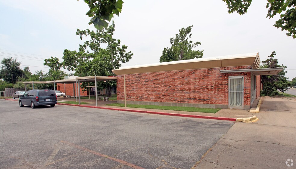 1930 NW Ferris Ave, Lawton, OK à louer - Photo du bâtiment - Image 2 de 12