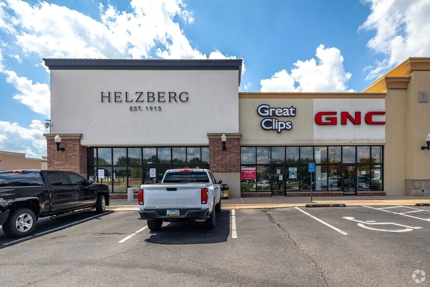 2441 N Maize Rd, Wichita, KS for lease - Building Photo - Image 2 of 4