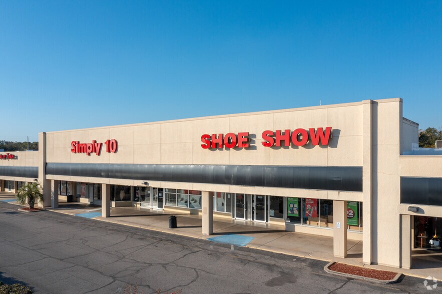 3300 N Pace Blvd, Pensacola, FL à louer - Photo du bâtiment - Image 2 de 12