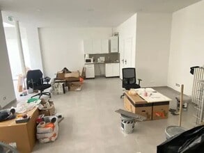 8 B Rue, Paris for lease Interior Photo- Image 2 of 6