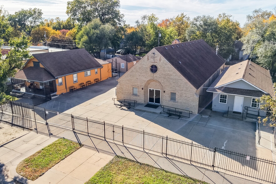 CHURCH WITH EVENT SPACE & 6-BEDROOM HOME portfolio of 3 properties for sale on LoopNet.ca - Building Photo - Image 1 of 13