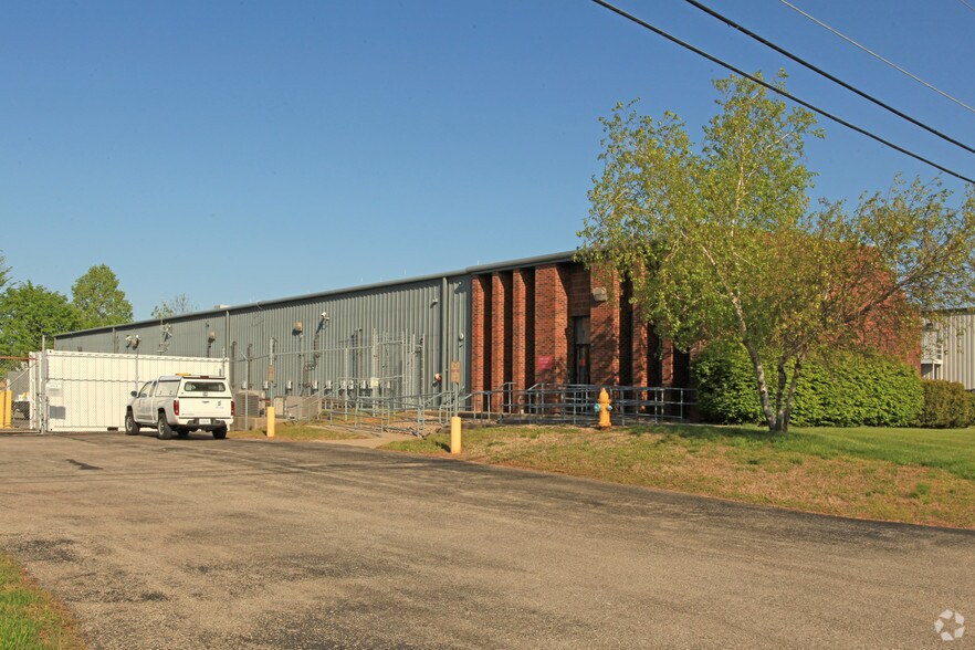 2800 Diode Ln, Louisville, KY à vendre - Photo du bâtiment - Image 2 de 46