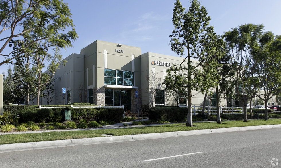14231 Fern Ave, Chino, CA for lease - Building Photo - Image 1 of 4