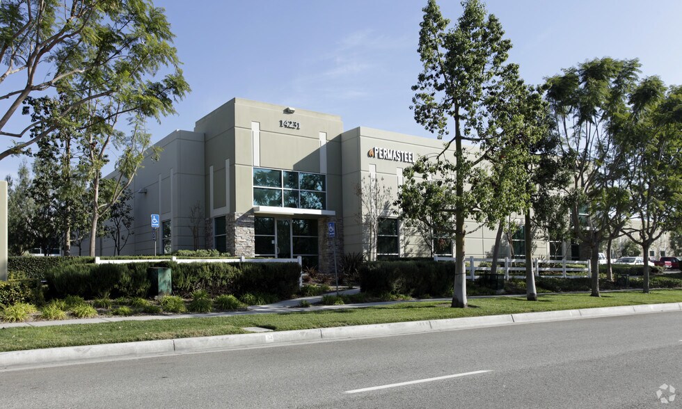 14231 Fern Ave, Chino, CA à louer - Photo du bâtiment - Image 1 de 4