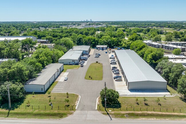More details for 126 N Garnett Rd, Tulsa, OK - Industrial for Lease