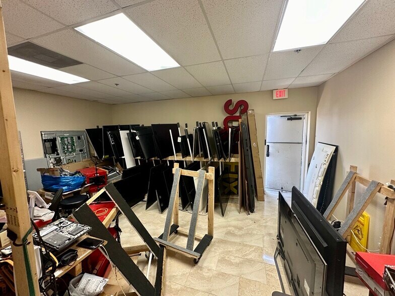 925 S Semoran Blvd, Winter Park, FL à vendre - Photo du bâtiment - Image 3 de 6