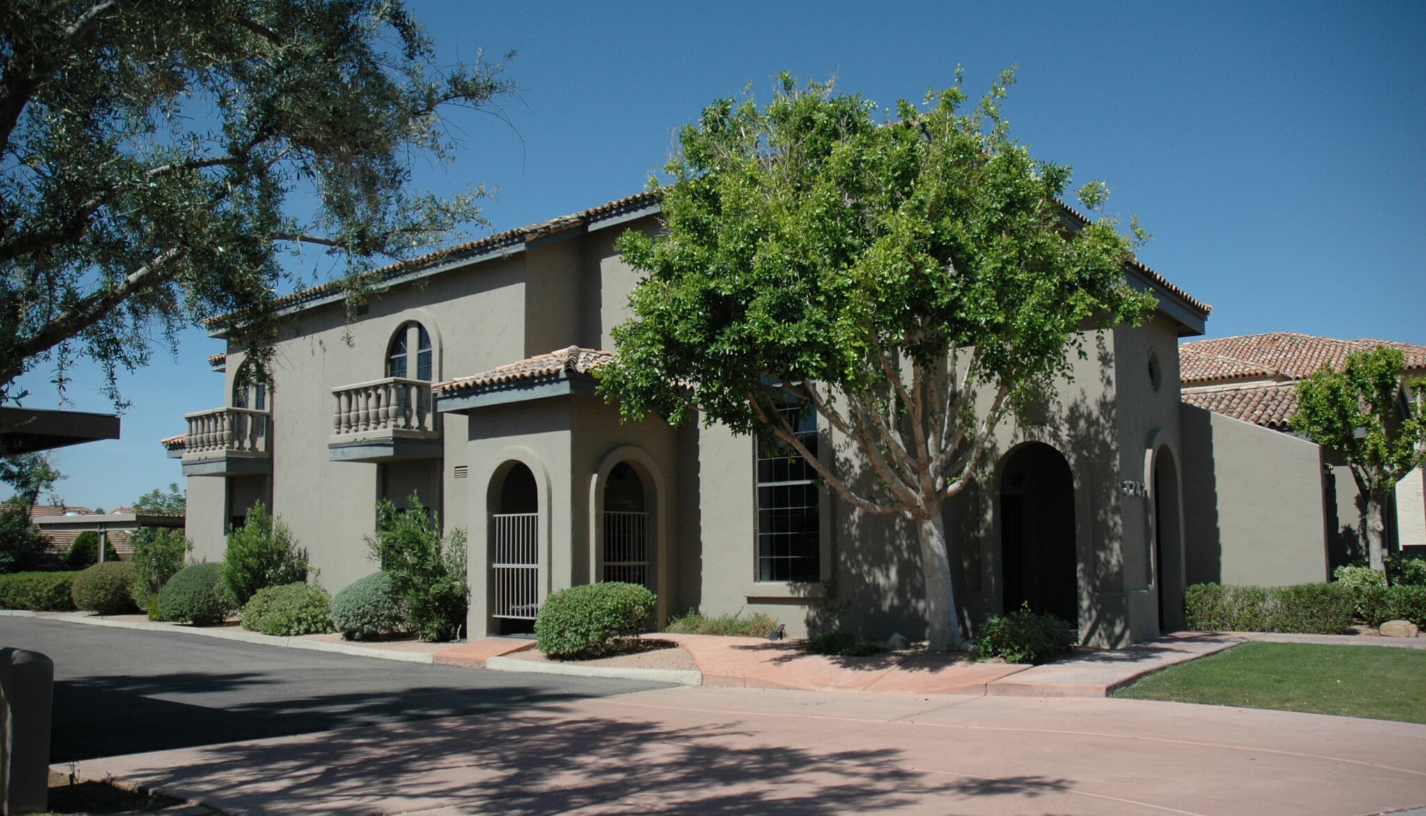 8747 E Via De Commercio, Scottsdale, AZ for lease Building Photo- Image 1 of 7