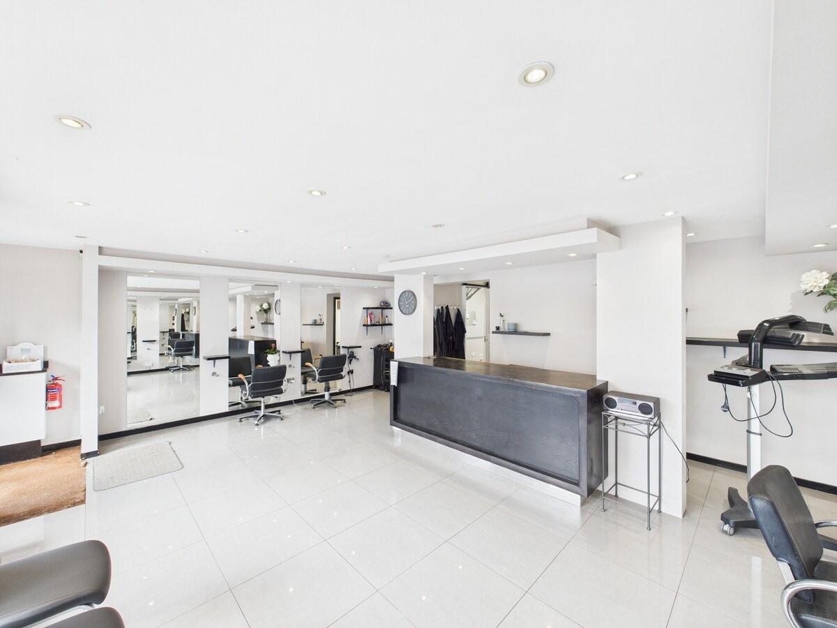 77 Dalblair Rd, Ayr, SAY KA7 1UQ - Unité No. 77 -  - Photo intérieure - Image 2 of 4