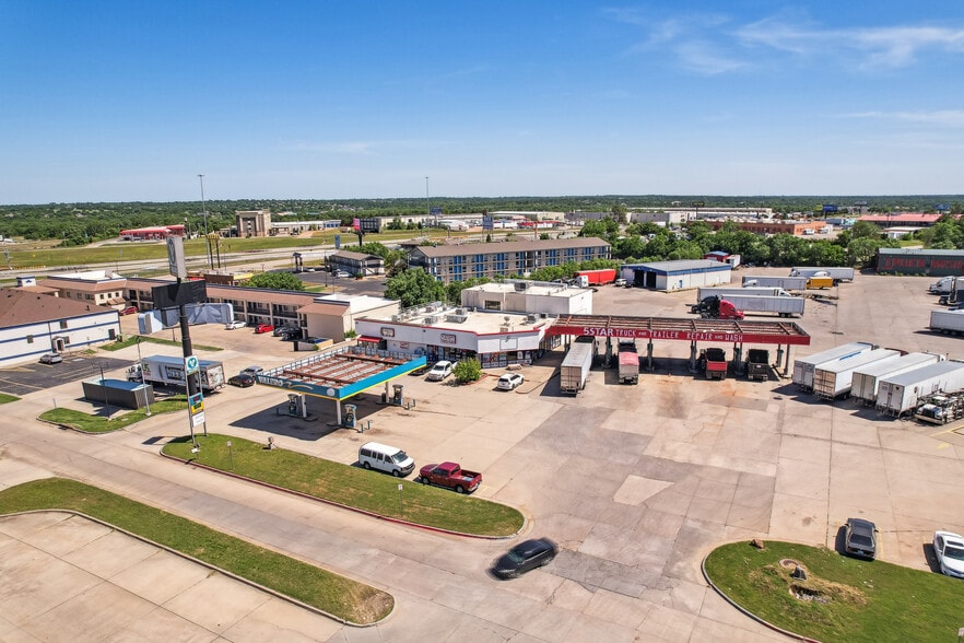 4600 NE 120th St - Portfolio portfolio of 3 properties for sale on LoopNet.ca - Building Photo - Image 2 of 5