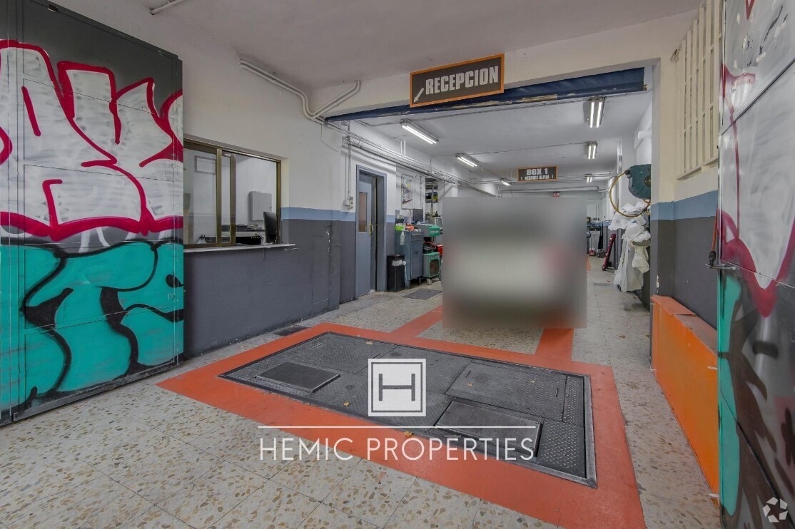 Madrid, MAD 28008 - - - Interior Photo - Image 1 of 2