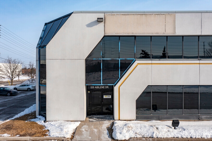 520 Abilene Dr, Mississauga, ON for lease - Building Photo - Image 3 of 4