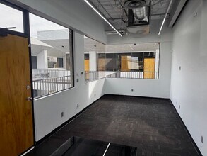 15230 N 75th St, Scottsdale, AZ for lease Interior Photo- Image 1 of 7