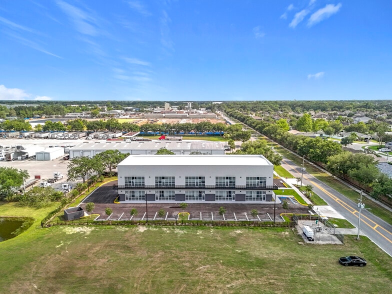 705 Hennis Rd, Winter Garden, FL for lease - Building Photo - Image 3 of 14