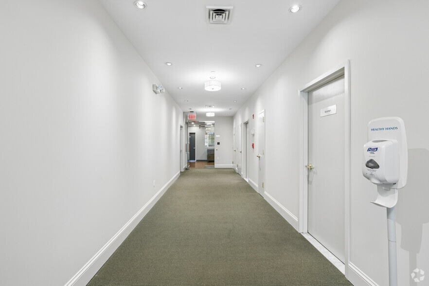 3 W Main St, Irvington, NY for lease - Interior Photo - Image 3 of 15