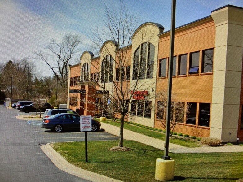 1785 W Stadium Blvd, Ann Arbor, MI à louer - Photo du bâtiment - Image 2 de 6