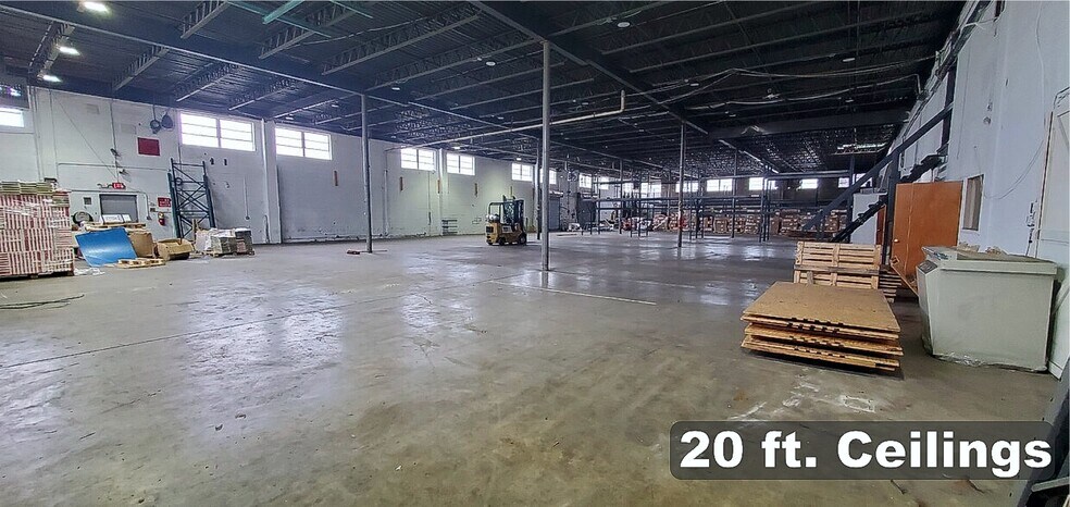 707 Commercial Ave, Carlstadt, NJ à louer - Photo du bâtiment - Image 2 de 16