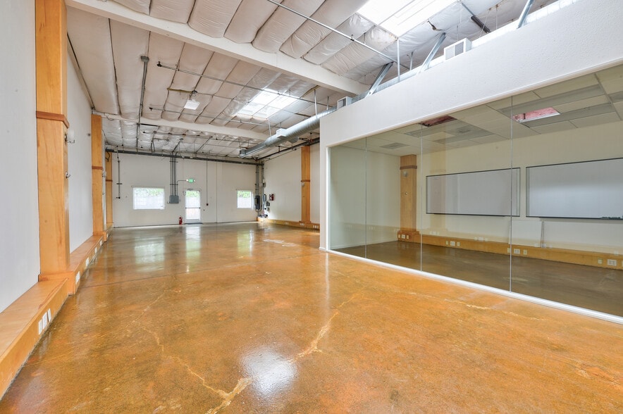 977-979 Commercial St, Palo Alto, CA for lease - Building Photo - Image 2 of 9