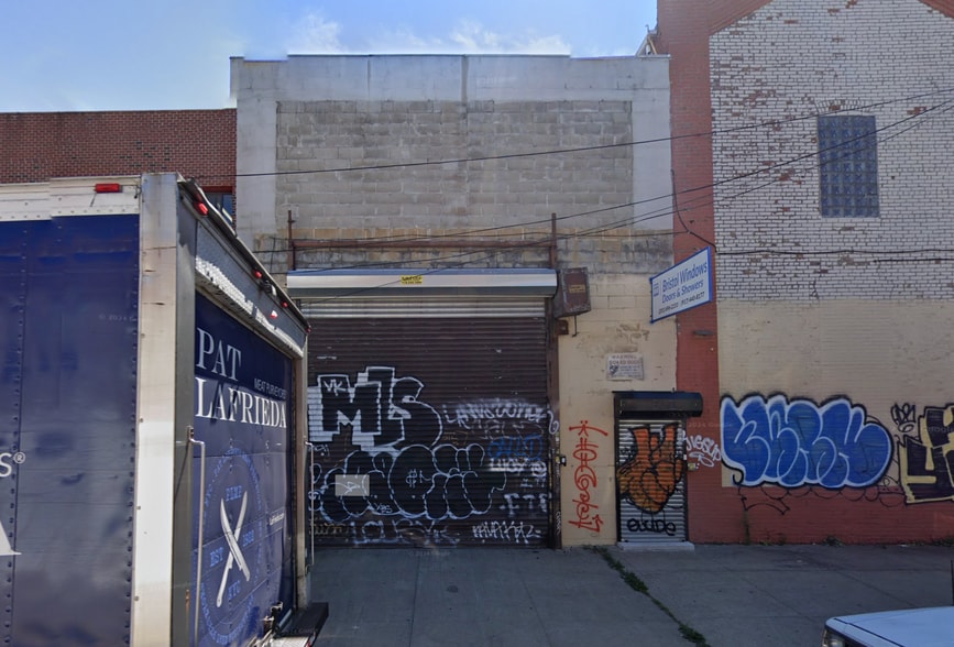 342 Scholes St, Brooklyn, NY for lease - Building Photo - Image 1 of 1