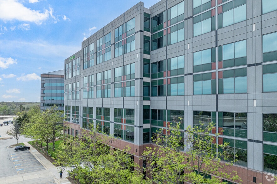 3025 Highland Pky, Downers Grove, IL for lease - Building Photo - Image 2 of 5